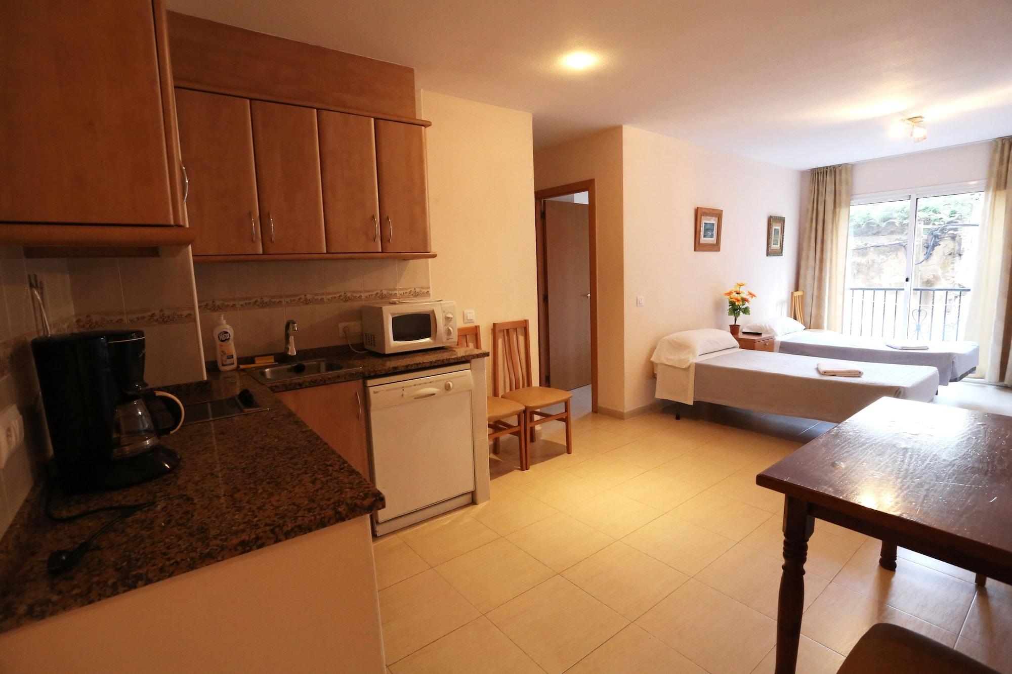 Royal Aparthotel 2*