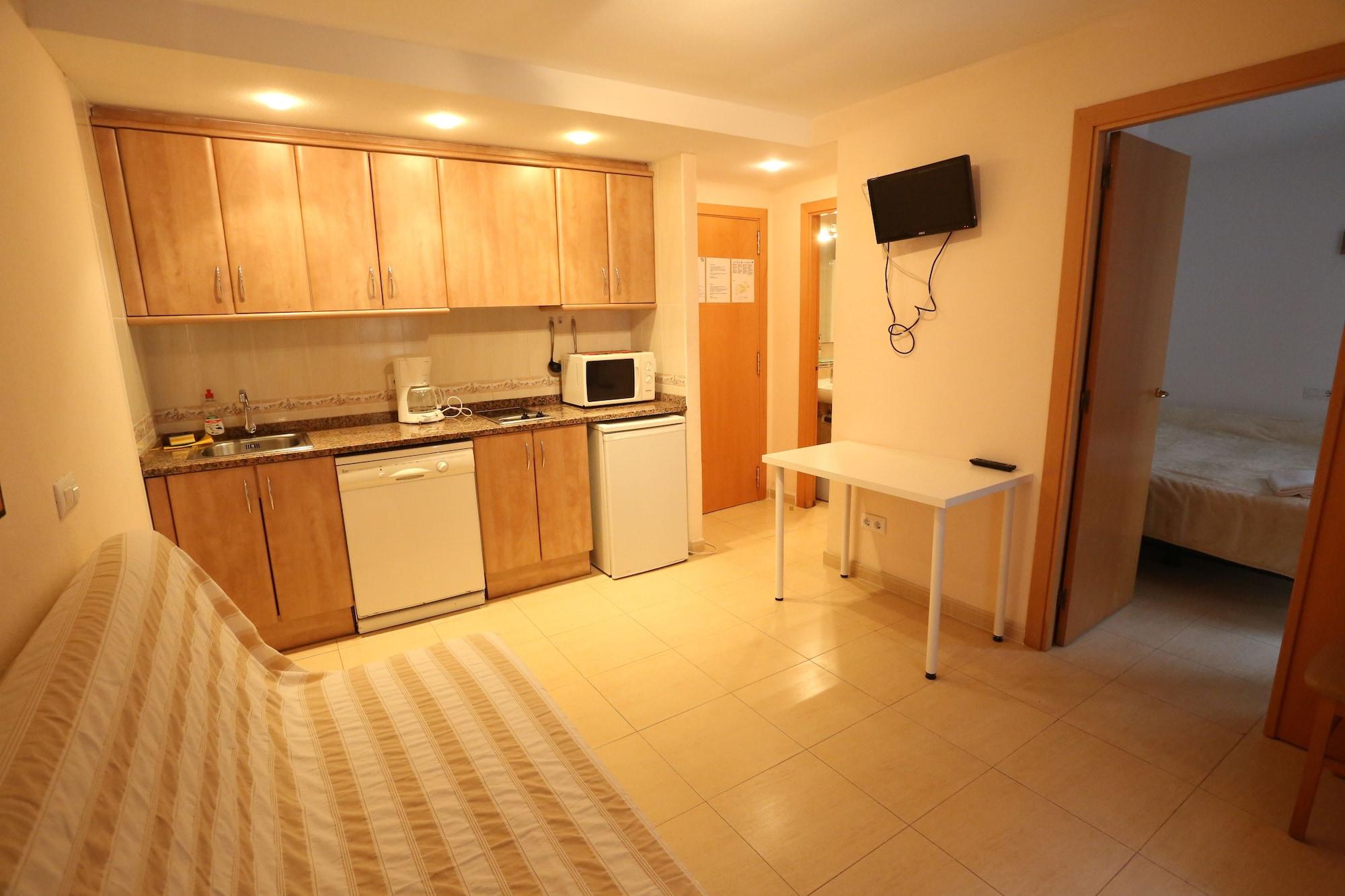 Royal Aparthotel 2*