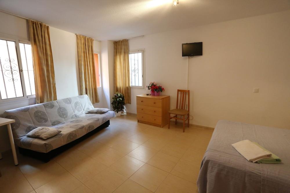 Royal Aparthotel 2*