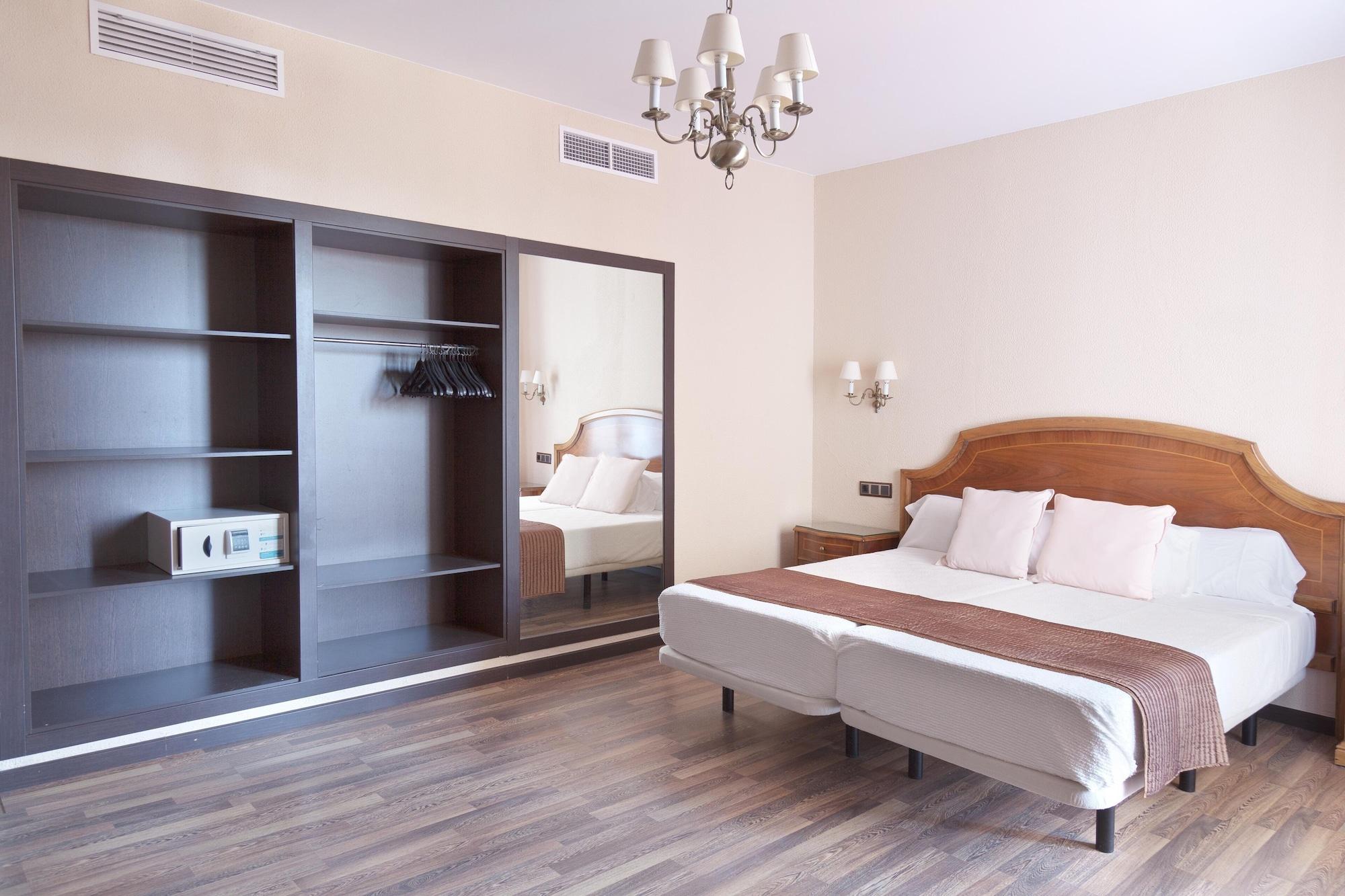 Hotel Roger De Flor By Seleqtta Lloret de Mar