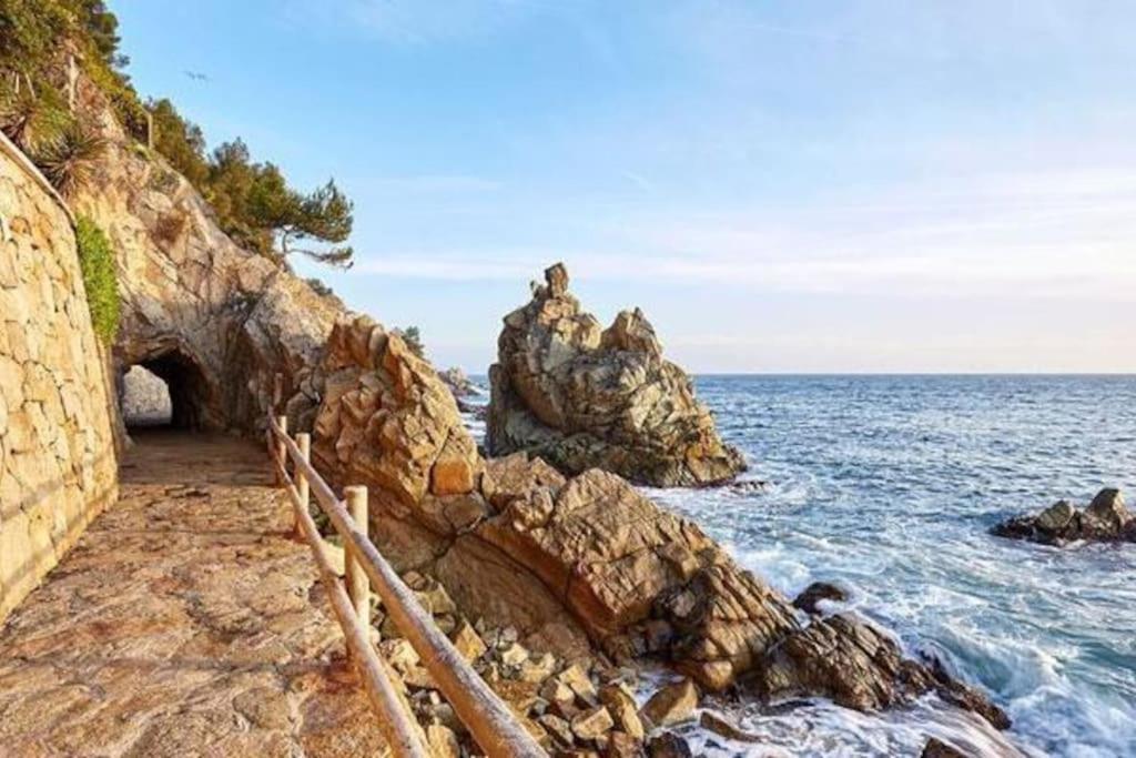 Somriu Fenals Platja Apartment *