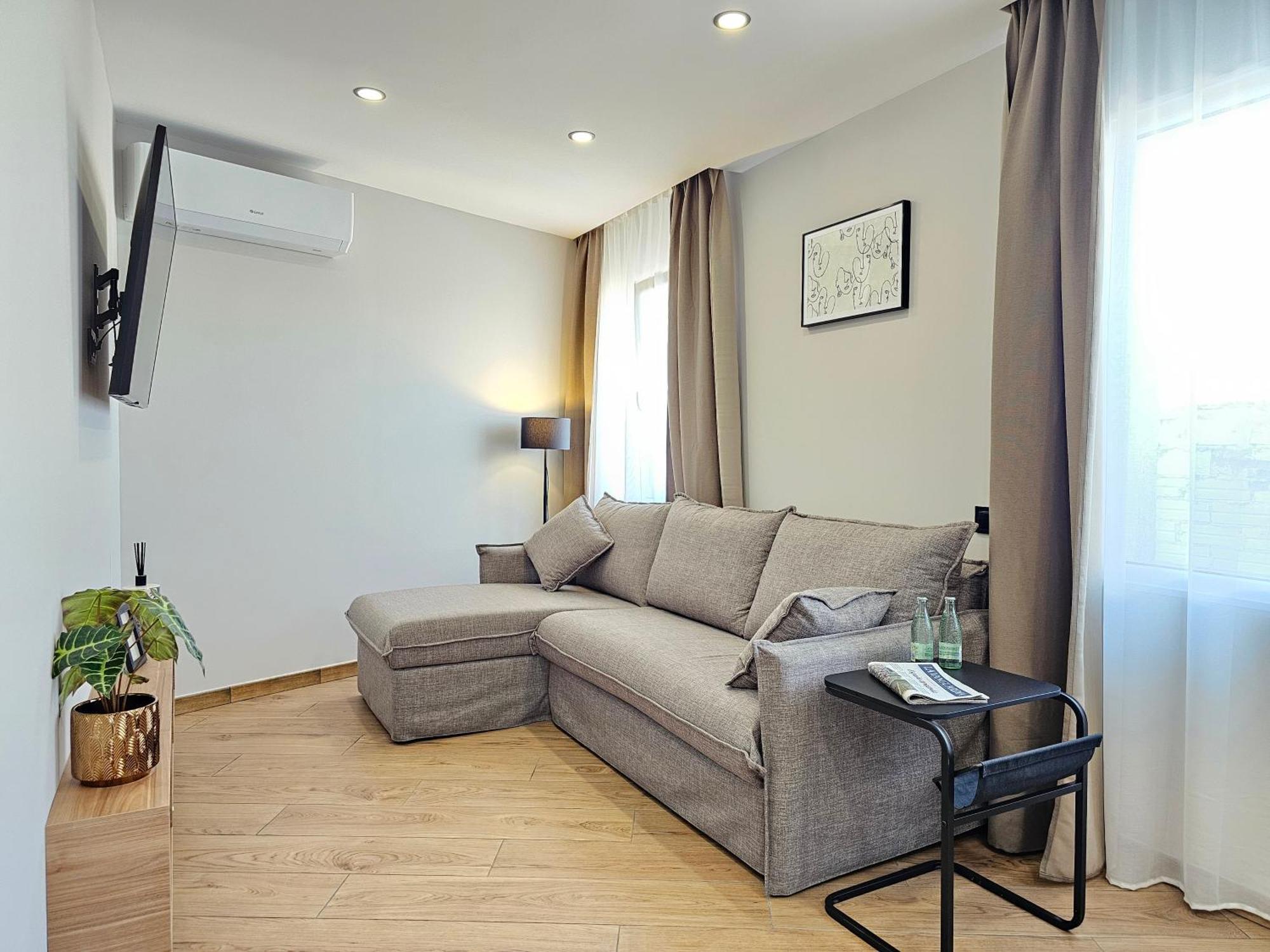 Lagom New, 5 Min Walk From The Sea Hostal *