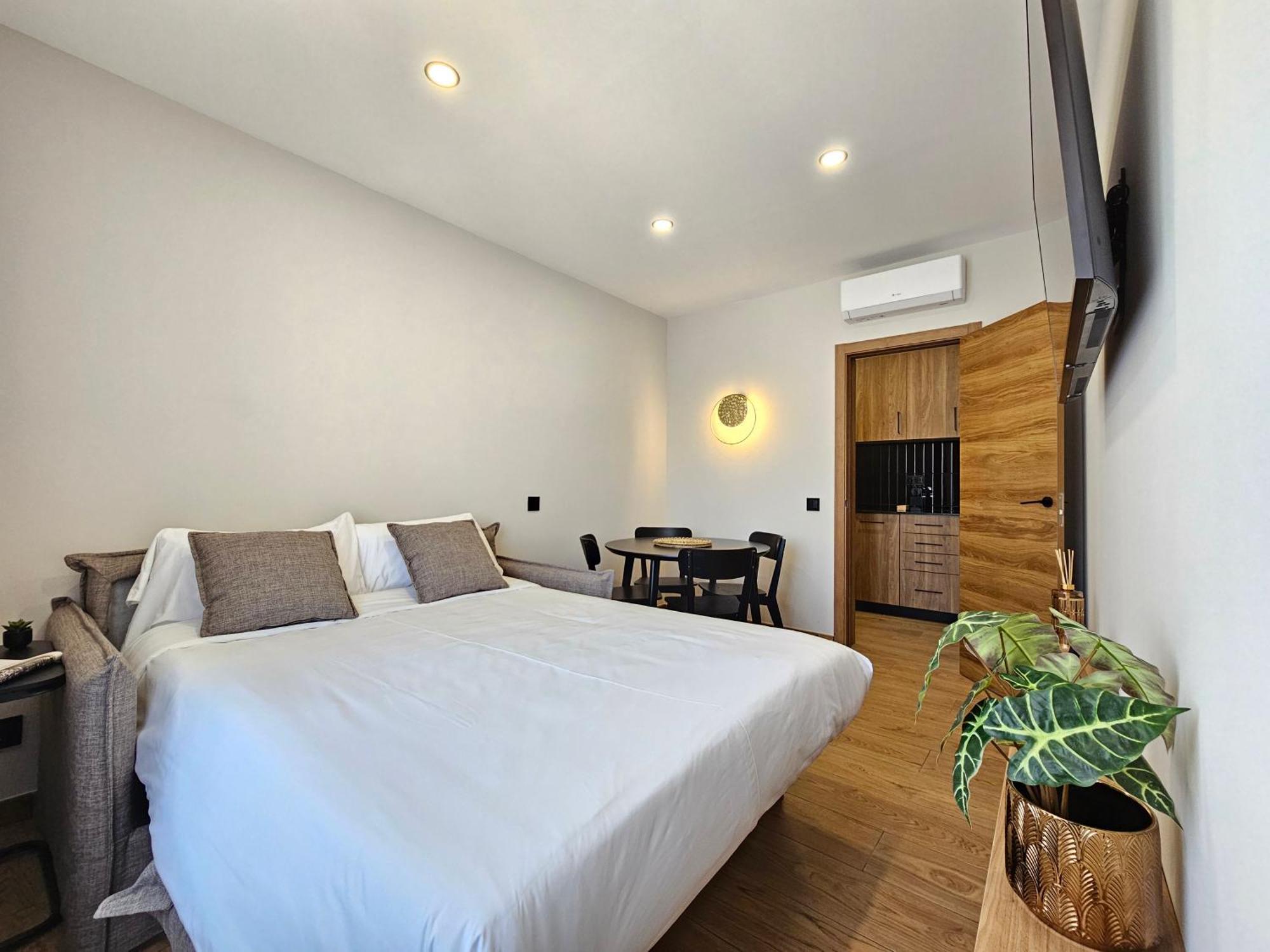 Lagom New, 5 Min Walk From The Sea Hostal