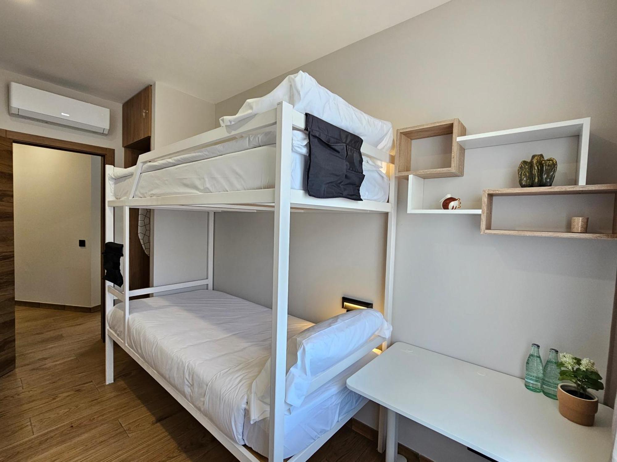 Lagom New, 5 Min Walk From The Sea Hostal *