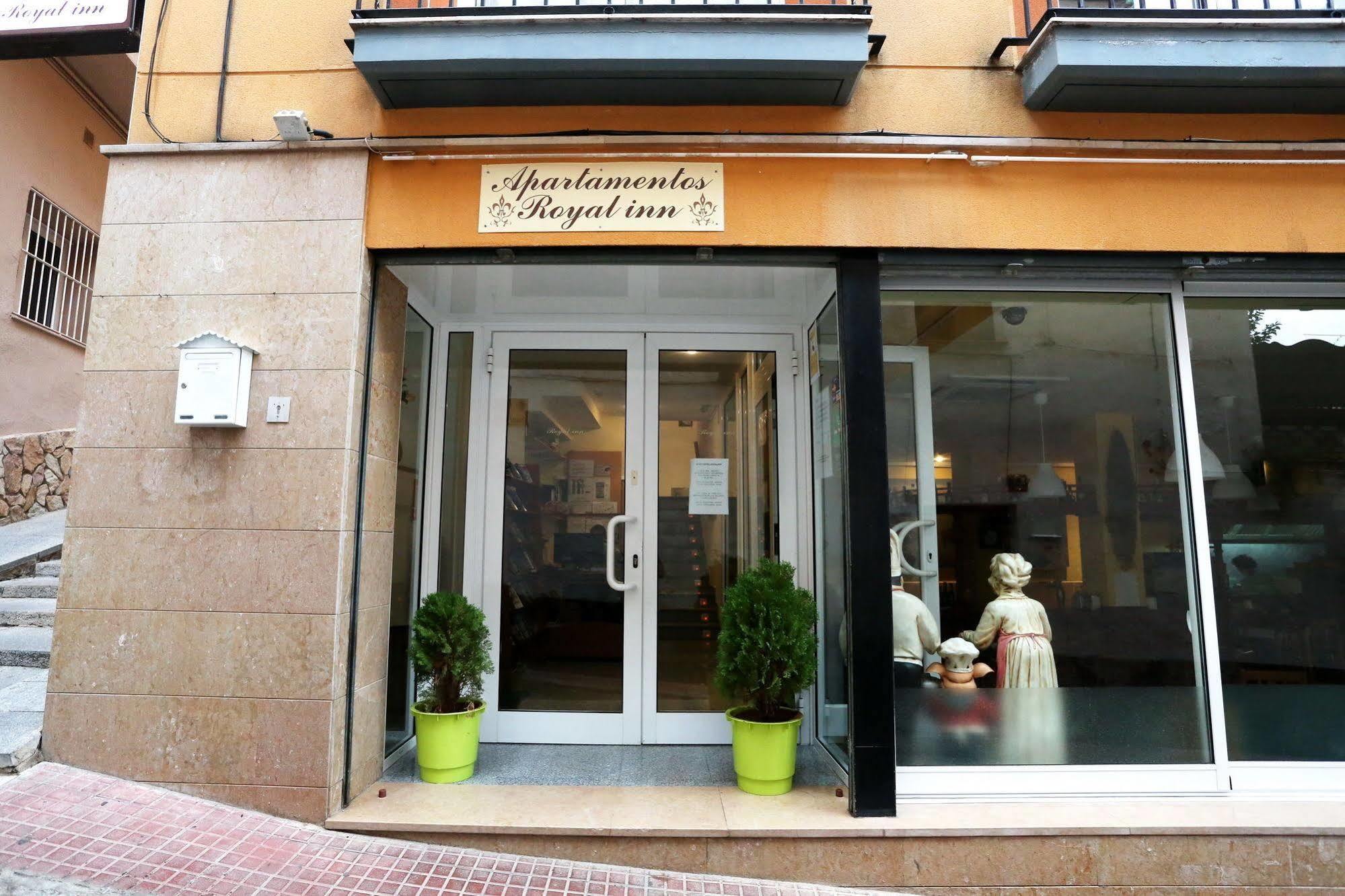 Royal Aparthotel 2*