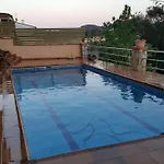 Casita con piscina y barbacoa privada