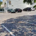 Bonito apartamento con jardín