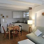 Cozy Apartment 30 Steps From The Ocean