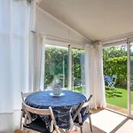 Bonita casa adosada con jardín privado y piscina comunitaria
