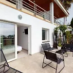 Villa Reymar - diseño y vistas al mar
