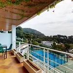 Villa Reymar - diseño y vistas al mar