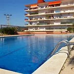 Studio De Un Solo Ambiente Con Terraza Y Piscina Y