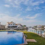 Piso De 2 Habitaciones, 3 Piscinas Y Cerca Del Mar