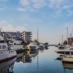 Piso De 2 Habitaciones, 3 Piscinas Y Cerca Del Mar