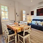 Casa con jardín a 30 metros de la playa. VL.