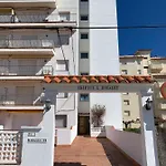 Cosy Apartment In L Escala, 7 Mins Walk To The Closest Beach, Riells