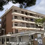 Sunny Apartment With Pool