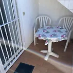 Studio Dans Un Endroit Calme Et Discret D Empuria