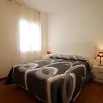 Apartamento En El Port De La Selva: Planta Baja, Terraza Y Wifi A Metros De La Playa - Es-228-52