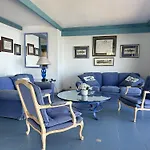 Agi Avenida Apartments