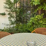 Hostal Brindis