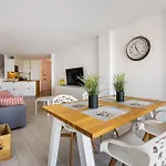 Apartamento Frente Al Canal Con Terraza