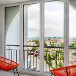 Apartamento Frente Al Canal Con Terraza