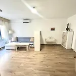 Piso Reformado A 80 M De La Playa