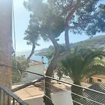 T3 - Charming Seaside Escape With Stunning Views