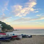 T3 - Charming Seaside Escape With Stunning Views