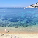 Charming Apartment Near Beach