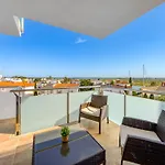 Apartment With Scenic View
