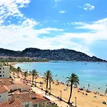 Apartamento En Primera Linea De Mar, Roses