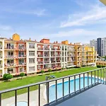 Apartamento Con Piscina Y Terraza Cerca Del Mar