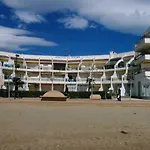 Apartamento a pie de playa, climatizado y parking