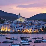 Casa Con Encanto Y Jardin Amplio En Cadaques