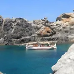 Casa Con Encanto Y Jardin Amplio En Cadaques