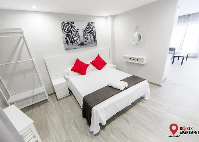 Roses Apartments Red Loft Vista Mar Lateral