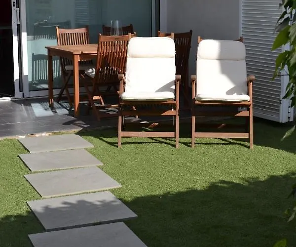 Bonito apartamento con jardín