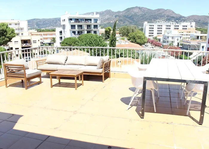 Beautiful Loft, Huge Sunny Terrace, View Over The Beach And Sea