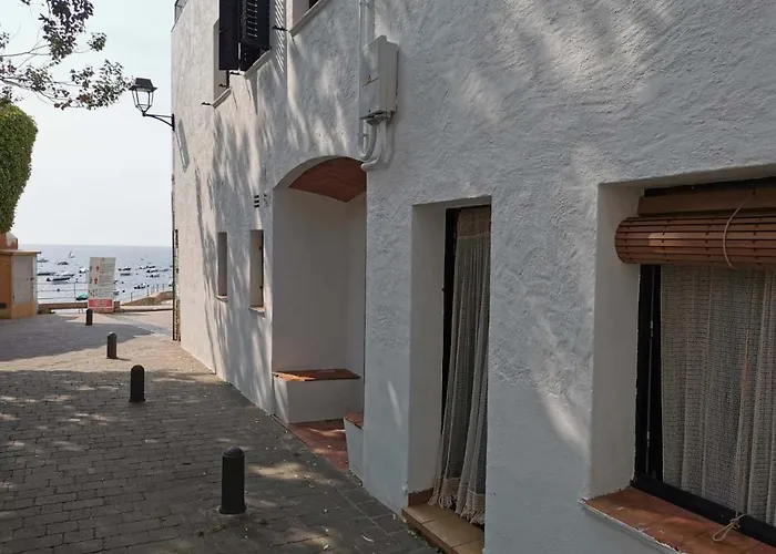 Cozy Apartment 30 Steps From The Ocean
