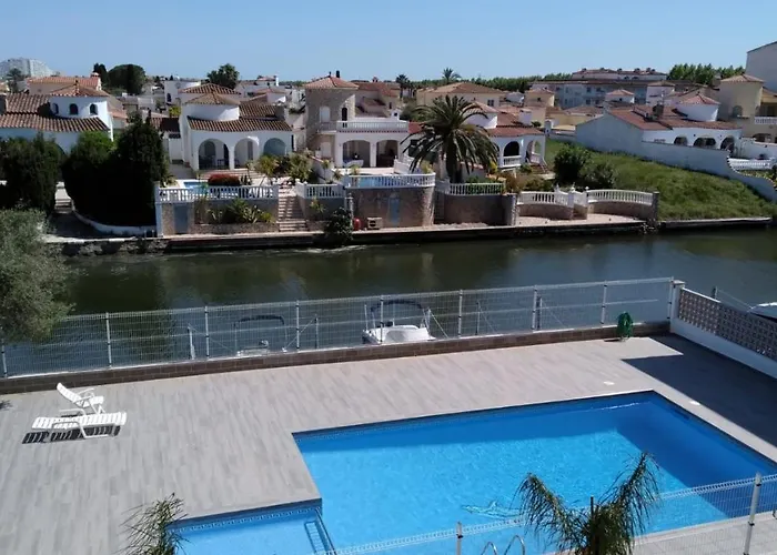 Apartament Amb Piscina