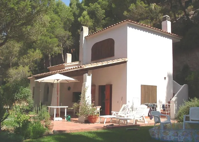 Beautiful Detached Villa Close To Sandy Beach, Shops And Restaurants