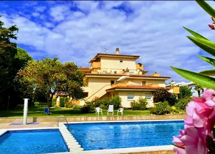 L\'Escala Stil Calm ideal holidays