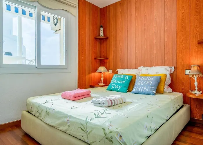 Apartamento WELCS con terraza y viistas al mar
