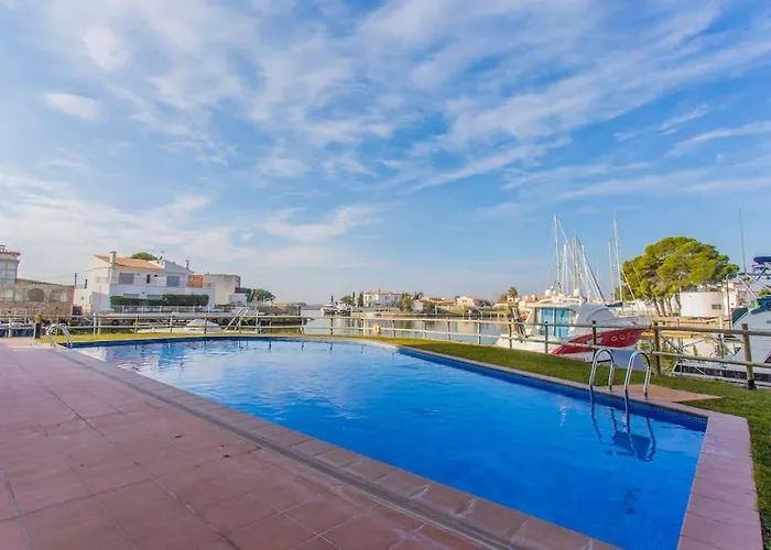 Piso De 2 Habitaciones, 3 Piscinas Y Cerca Del Mar