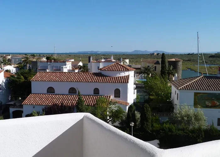 2 Beds, 2 Baths Apartment With Great Views And Pool