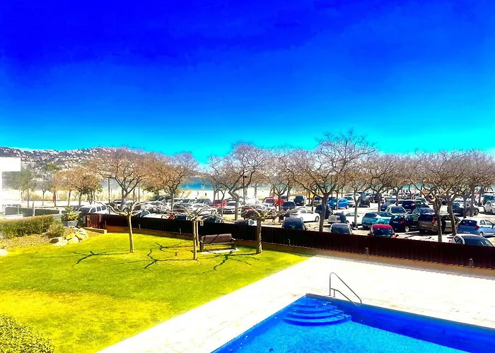 Beautiful Apartment 75M2 With View At The Beach, Pool, Parking