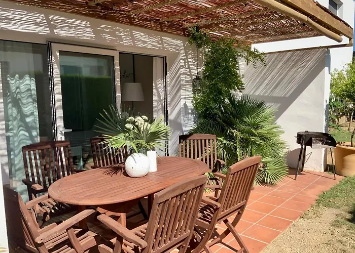 Studios Coll, Terrace & Pool