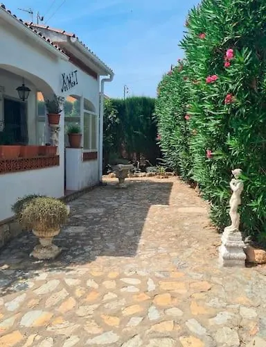 Xalet Azul, Your Secret Garden In L\'Escala